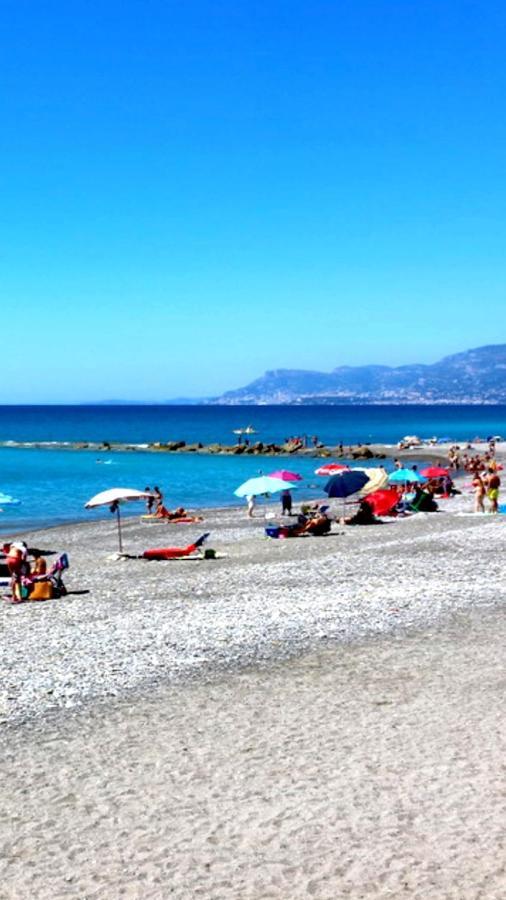 Affittacamere L'Orchidea Βεντιμίλια Εξωτερικό φωτογραφία